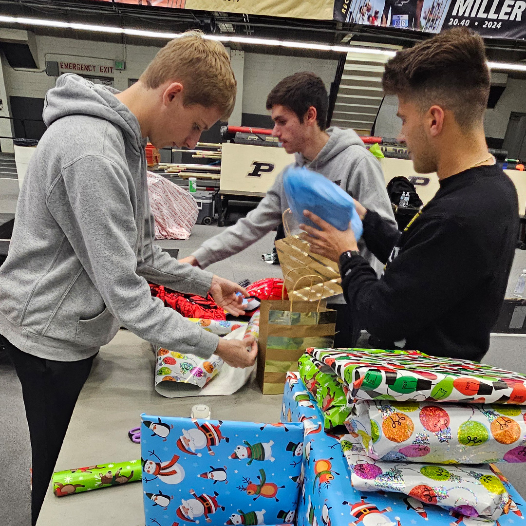 PurdueTrackXC's tweet photo. Took some time this weekend to wrap Christmas presents as part of our annual Adopt-a-Family with Lafayette Urban Ministry 🎁 https://t.co/kUIn9n6JYJ