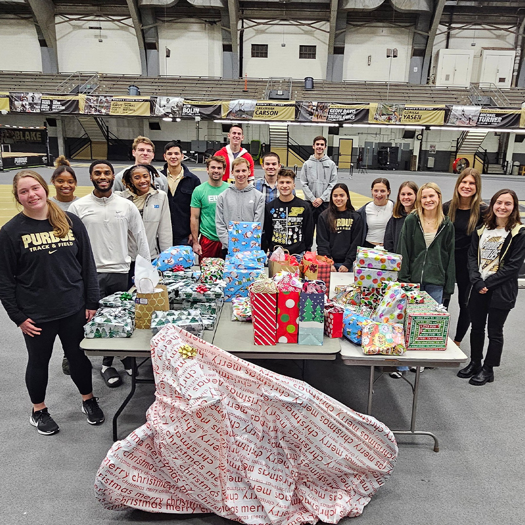 PurdueTrackXC's tweet photo. Took some time this weekend to wrap Christmas presents as part of our annual Adopt-a-Family with Lafayette Urban Ministry 🎁 https://t.co/kUIn9n6JYJ