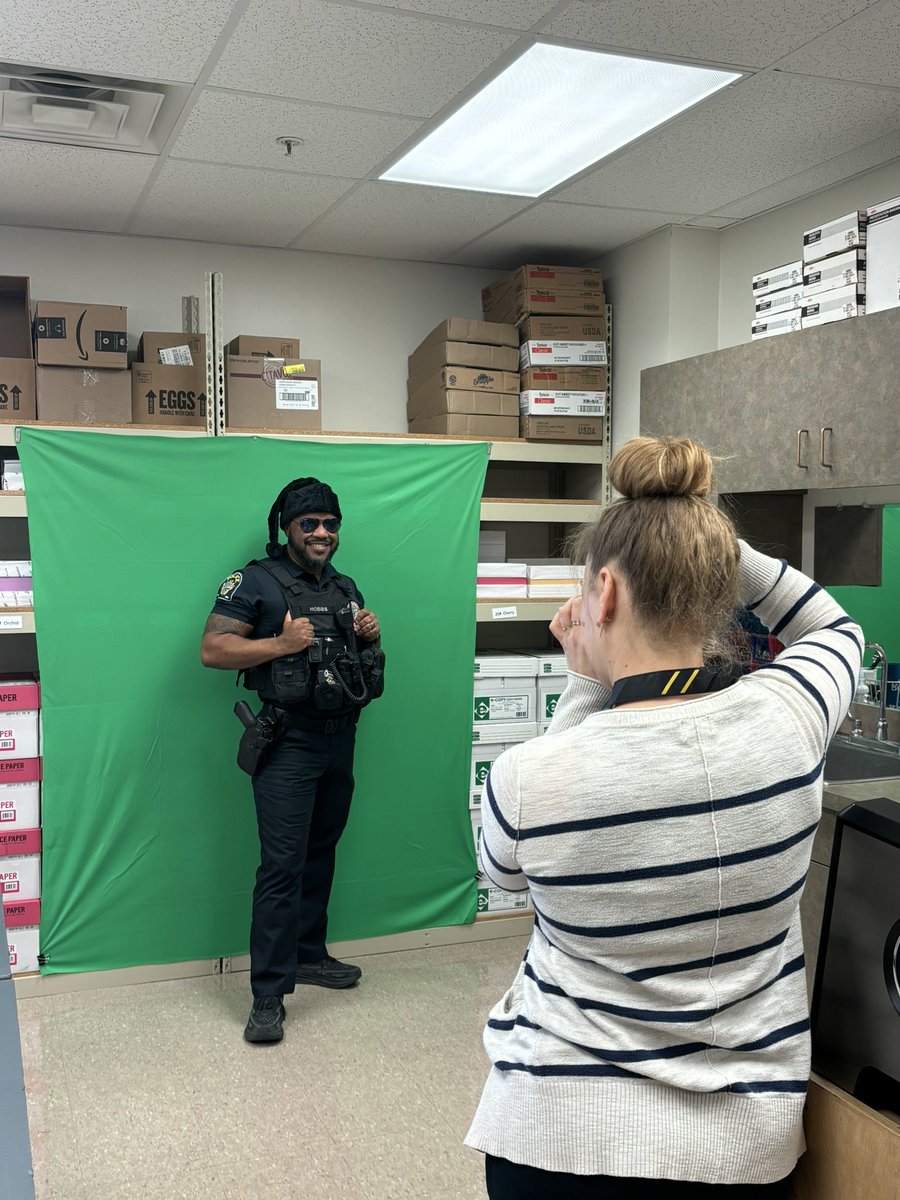 OfcHobbs's tweet photo. A little behind the scenes fun creating my holiday card for the drive thru parade this weekend. https://t.co/Esuy9VIH61