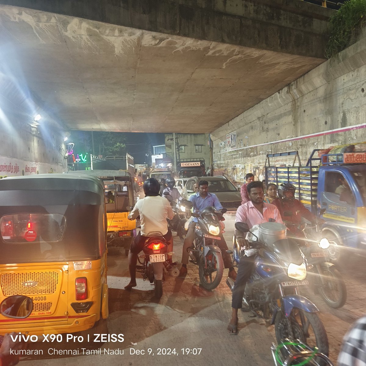 SSKKumaran_'s tweet photo. Today same thing happened again 
30 min to pass through Vanagaram bridge .i request concern Authority to take appropriate steps. https://t.co/szrwRmn0ce