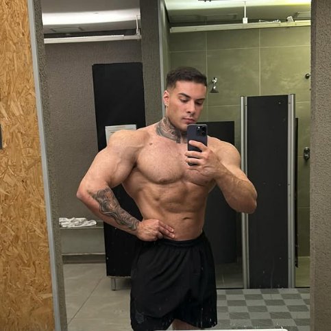 GRINDRDEPRESSO1's tweet photo. vaza suposto nude do tiktoker fitness Rafa Marttinz: "Não tem bola, mas tem espada" https://t.co/6LAfOhKtEg