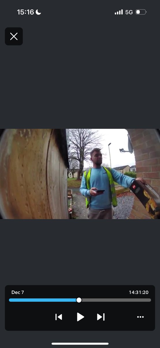 CatBudden's tweet photo. @AmazonUK where’s the option for “delivered without any outer packaging and handed to recipient of Xmas present?” 🤦‍♀️ #amazonuk #giftfail https://t.co/qFgsWwaYem