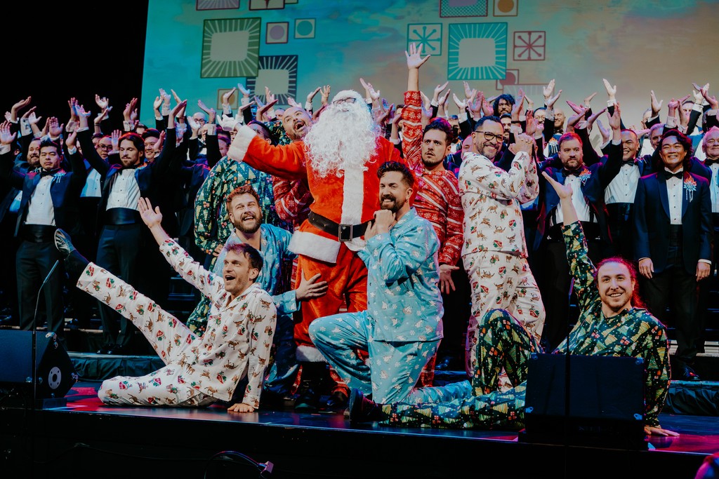 VMChorus's tweet image. Just like that, Making Spirits Bright 2024 has come to an end! 

With over 2,300 audience members joining us for this annual celebration, our hearts are so full. 💖 Here are some highlights from the weekend to keep the memories alive.

#HolidayMagic #Vancouver #YVR #YVRisAwesome