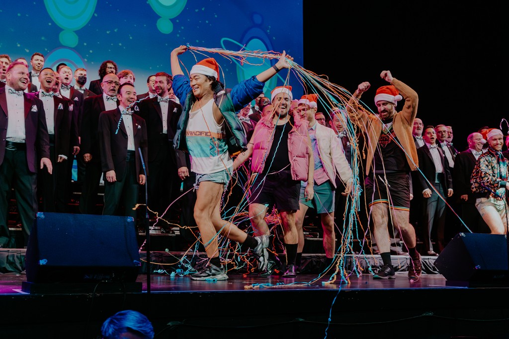 VMChorus's tweet image. Just like that, Making Spirits Bright 2024 has come to an end! 

With over 2,300 audience members joining us for this annual celebration, our hearts are so full. 💖 Here are some highlights from the weekend to keep the memories alive.

#HolidayMagic #Vancouver #YVR #YVRisAwesome