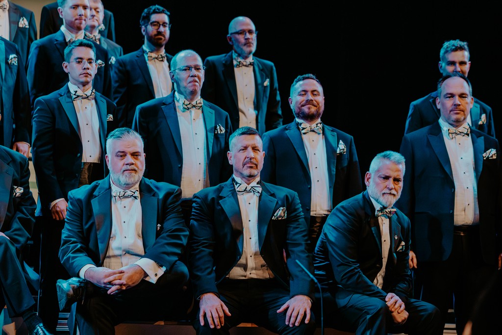 VMChorus's tweet image. Just like that, Making Spirits Bright 2024 has come to an end! 

With over 2,300 audience members joining us for this annual celebration, our hearts are so full. 💖 Here are some highlights from the weekend to keep the memories alive.

#HolidayMagic #Vancouver #YVR #YVRisAwesome