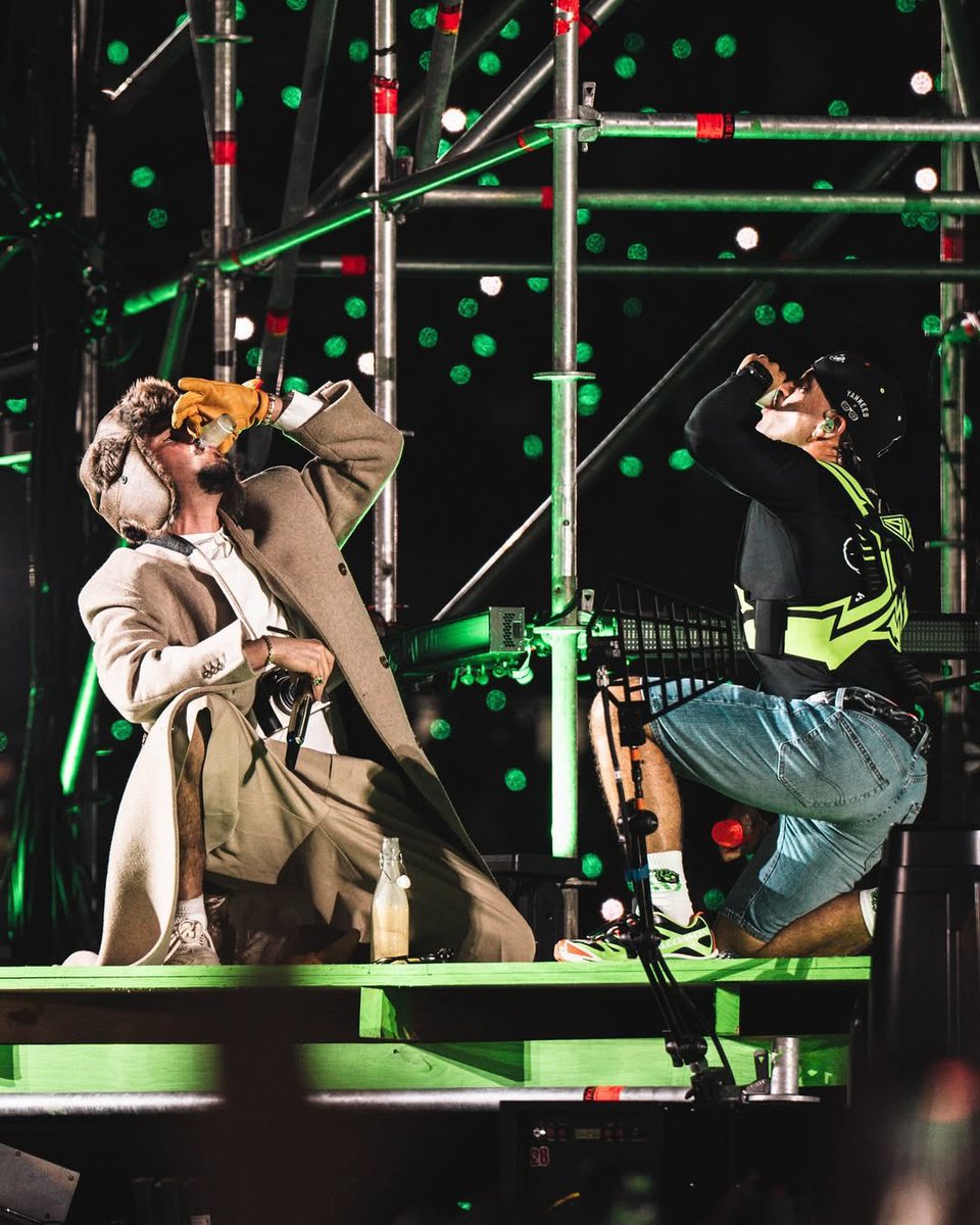 badbunnynetwork's tweet photo. Bad Bunny &amp; Feid. 📸🔥 https://t.co/ZxI13CfJkL