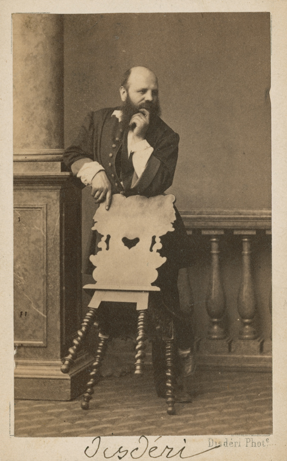 RealPreCinema's tweet photo. Left; A Portrait of André-Adolphe-Eugène Disdéri, by Disderi & Co. in the 1860s. An Albumen print Carte de Visite mount.
Right; An uncut sheet of Carte de Visite Photographs, by Disdéri, 1860s. Albumen print, 7 3/4 x 9 in. CDV’s were 2 1/8 x 3 ½ in. https://t.co/TfanLF2Lal