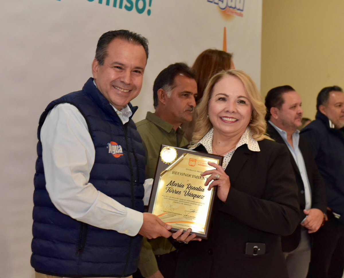 Esta mañana reconocimos la entrega, esfuerzo y dedicación de 101 trabajadores de <a href="/aguahermosillo/">Agua de Hermosillo</a> que tienen más de 20, 25, 30 y 35 años de servicio. 💧

Su entrega es clave para continuar mejorando el servicio en nuestra ciudad. 

¡Muchas gracias por su compromiso!