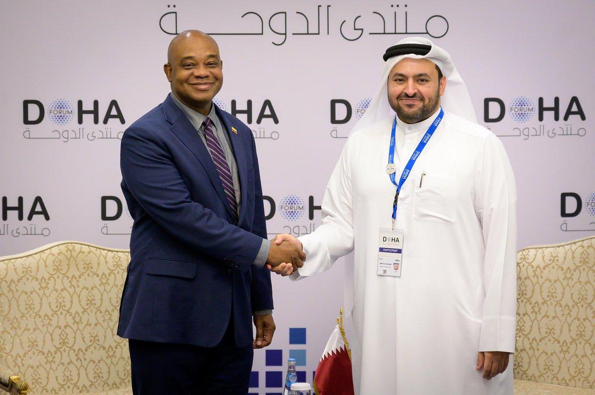 LuisGMurillo's tweet photo. 🇨🇴🇶🇦Proyectos clave como energías renovables, conectividad digital y desarrollo de infraestructura sostenible impulsan la cooperación entre Colombia y Qatar. En reunión con el Ministro de Estado, Mohammed bin Abdulaziz Al-Khulaifi, fortalecimos nuestra alianza para construir un futuro compartido. ¡Seguimos avanzando! #DohaForum