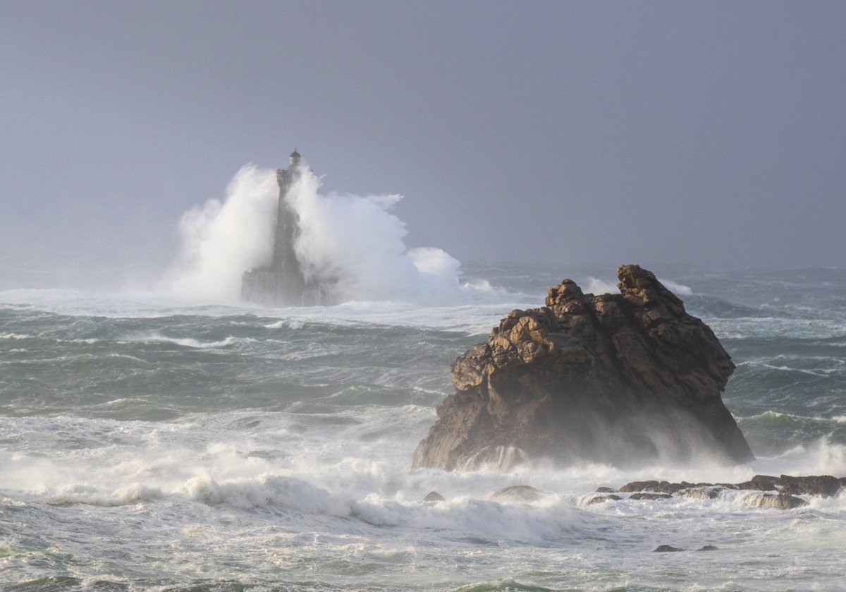 Que le spectacle était beau sur la côte des légendes.
La tempête Darragh aura apporté beaucoup de vent, un magnifique théâtre de la mer…