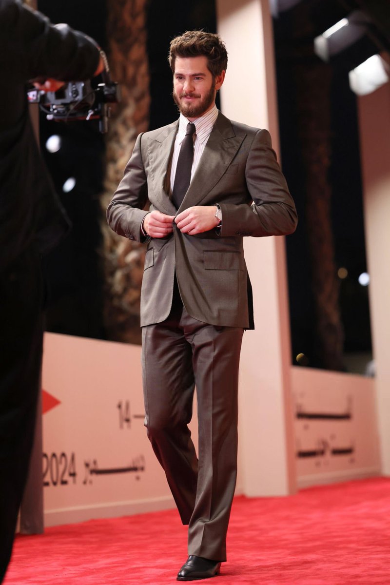 Lindo! Andrew Garfield no Red Sea International Film Festival.