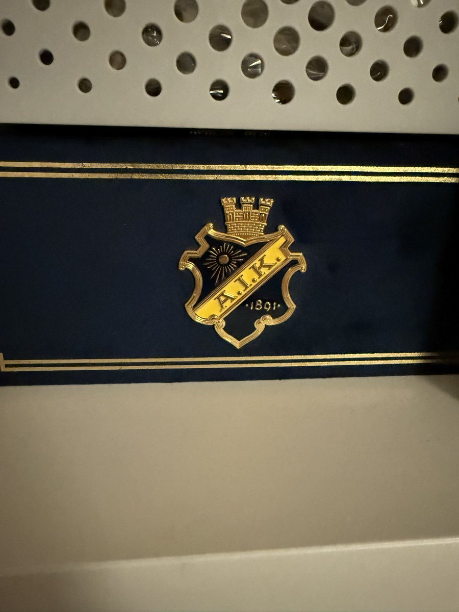 gullsretrokits's tweet photo. All my AIK shirts are up forsale. Any interest let me know, deals to be had. https://t.co/jBrkoUy9R9