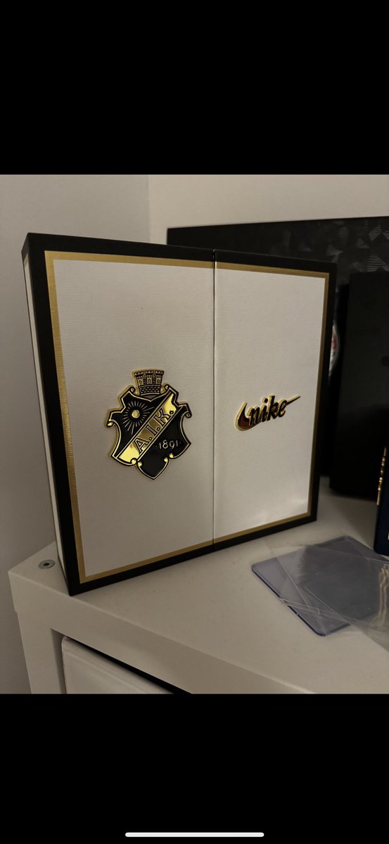 gullsretrokits's tweet photo. All my AIK shirts are up forsale. Any interest let me know, deals to be had. https://t.co/jBrkoUy9R9