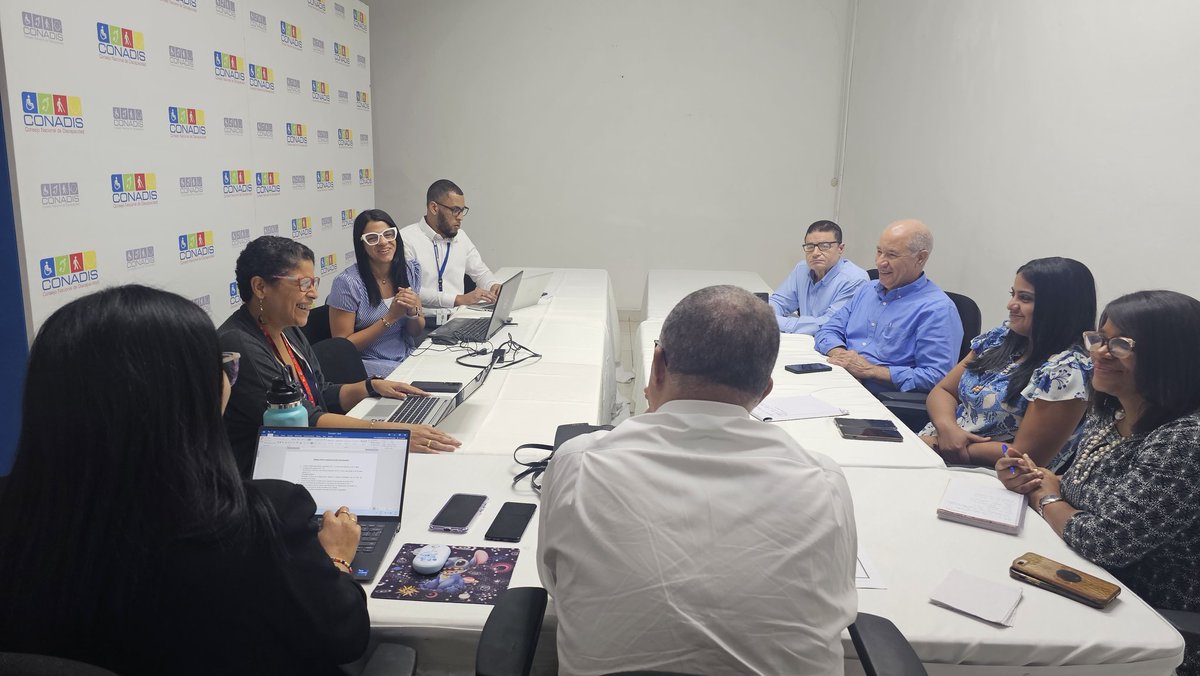 gabrielmercedez's tweet image. El director ejecutivo de @ConadisRD Lic. Alexis Alcántara, en reunión con diferentes encargados de áreas de Conadis. La planificación es un eje transversal de un mejor funcionamiento en la institución. 
@BennyMetz #ConadisConTodos