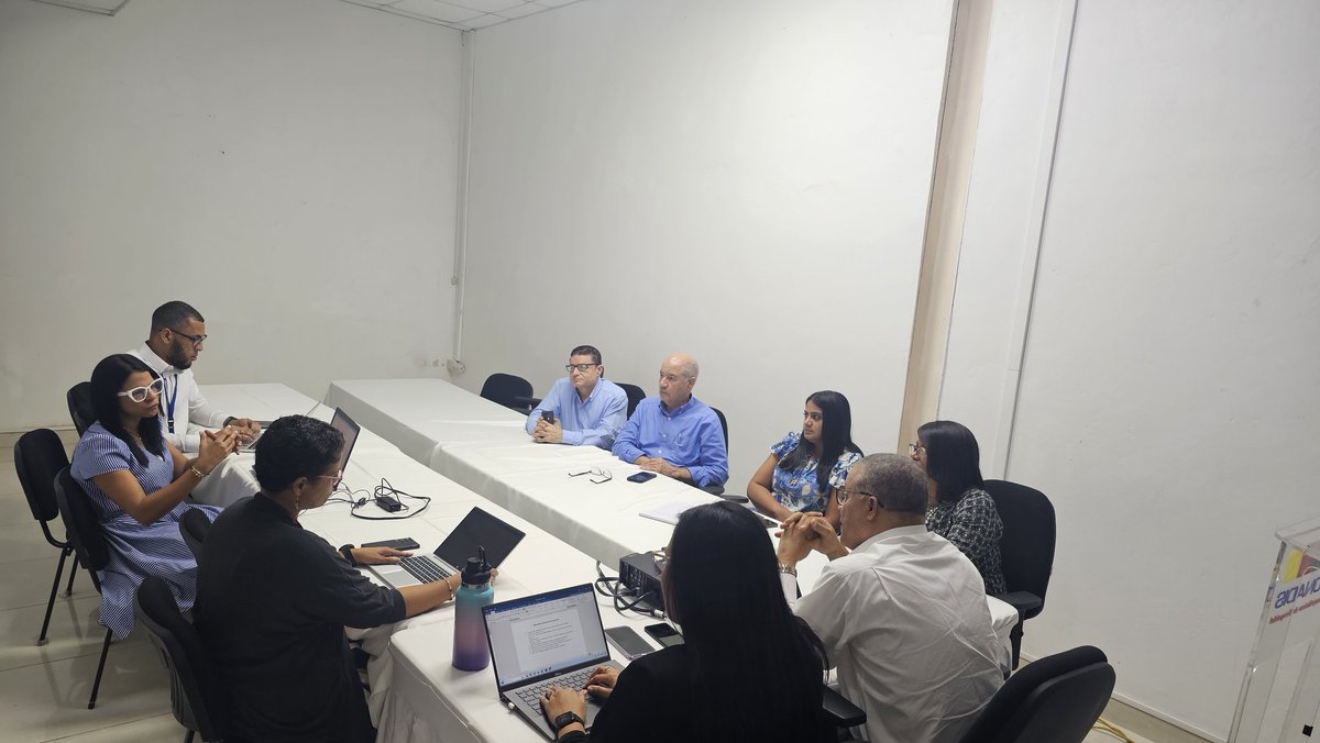 gabrielmercedez's tweet image. El director ejecutivo de @ConadisRD Lic. Alexis Alcántara, en reunión con diferentes encargados de áreas de Conadis. La planificación es un eje transversal de un mejor funcionamiento en la institución. 
@BennyMetz #ConadisConTodos