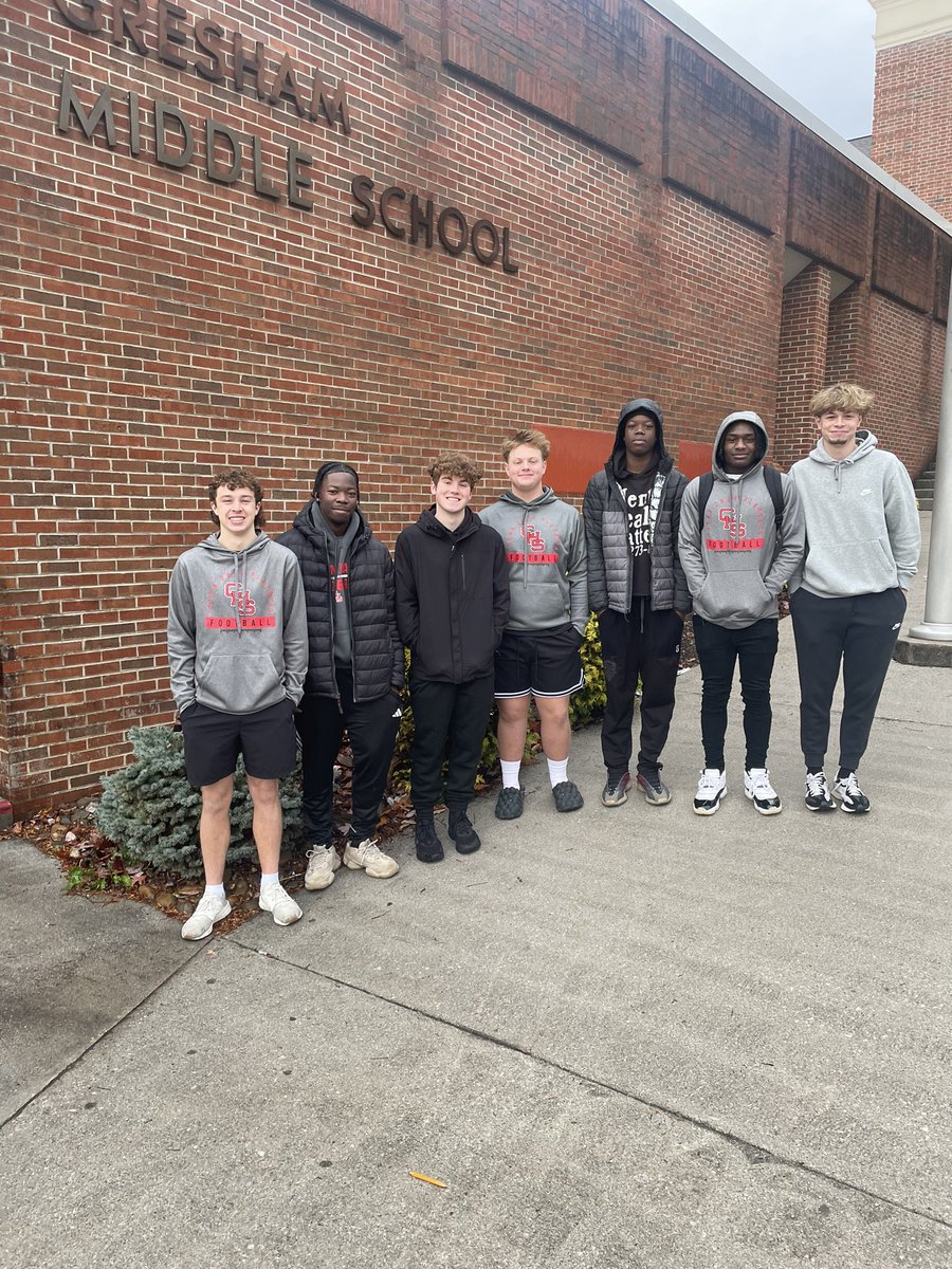Took some of the guys to Fountain City and Gresham to greet the students this morning! 

#PrideandTradition
#Community