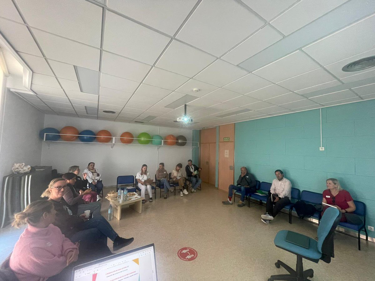 martagjus's tweet photo. Siguiente reunión de Xarxa Salut Altea. Hoy hemos establecido una Comisión para trabajar la Soledad No Deseada en todas las edades. Seguimos avanzando y haciendo crecer la comunitaria en la que creemos. https://t.co/PjznANOM21