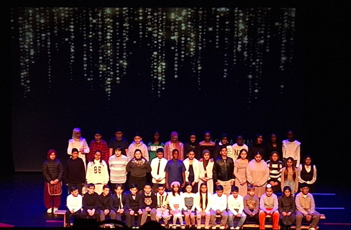 EscolaTanit's tweet photo. 📣 Hem viscut un matí ple d’emocions al concert d’hivern de l’Escola Tanit al #Teatre_Sagarra. Veus, música i molta il·lusió omplint cada racó. Gràcies a tots per compartir aquest moment tan especial! ❤️💜💙🩵🧡🤍💛✨️💫 https://t.co/zaRV4gypmj
