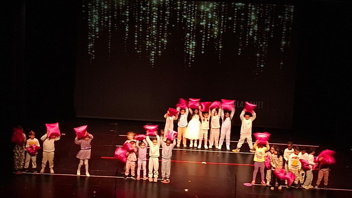 EscolaTanit's tweet photo. 📣 Hem viscut un matí ple d’emocions al concert d’hivern de l’Escola Tanit al #Teatre_Sagarra. Veus, música i molta il·lusió omplint cada racó. Gràcies a tots per compartir aquest moment tan especial! ❤️💜💙🩵🧡🤍💛✨️💫 https://t.co/zaRV4gypmj