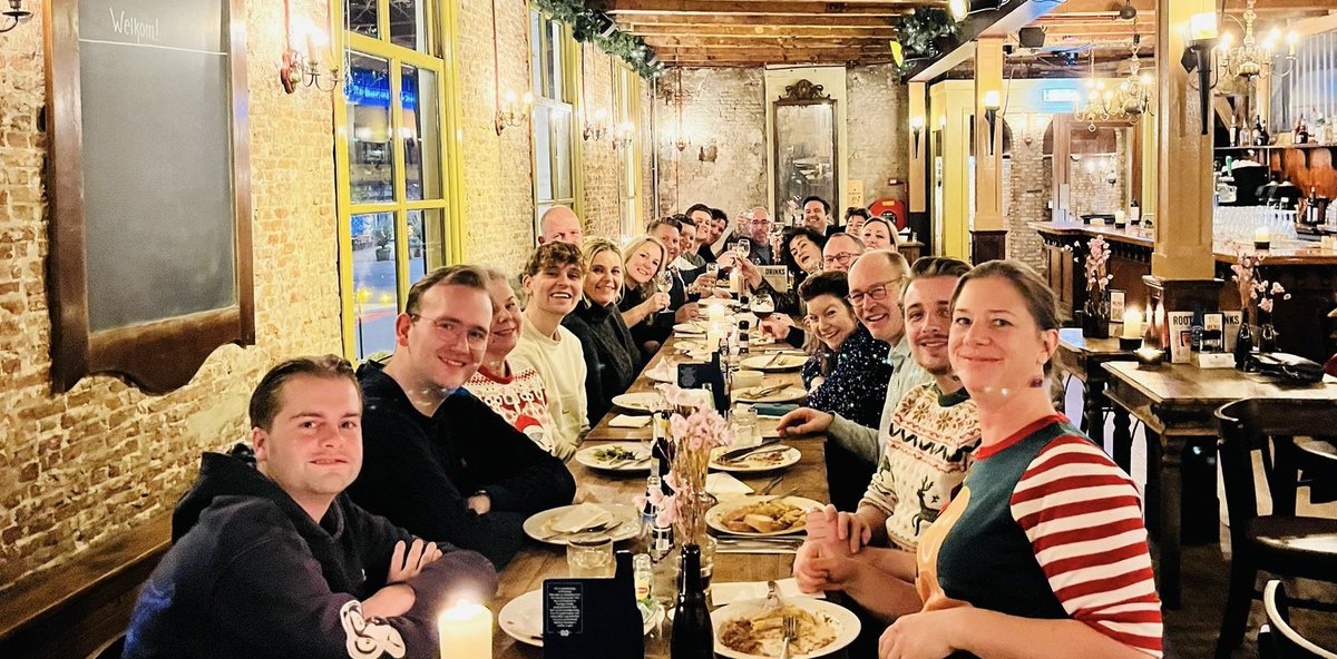 ralfsluijs's tweet photo. Leuk! Gezellige pré-kerstBBBorrel met de collega’s van de Tweede-Kamerfractie van @BoerBurgerB en het uitzwaaien van collega Sjoerd. Daarnaast 3e geworden bij de PuBBBquiz met teamlid @lientje1967. 🥳 https://t.co/ti07HRiGqL