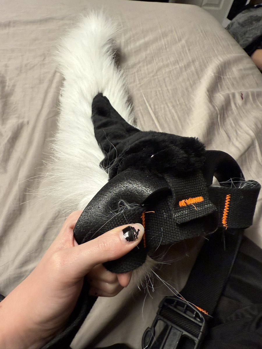 1LovelyMutt's tweet photo. I made a silicone base waggy tail with huge help from my bestie (@WormTeeth6)!! The sleeve can be inter changeable and I’ll probably try to make more in the future! https://t.co/rTBGHTRLs3