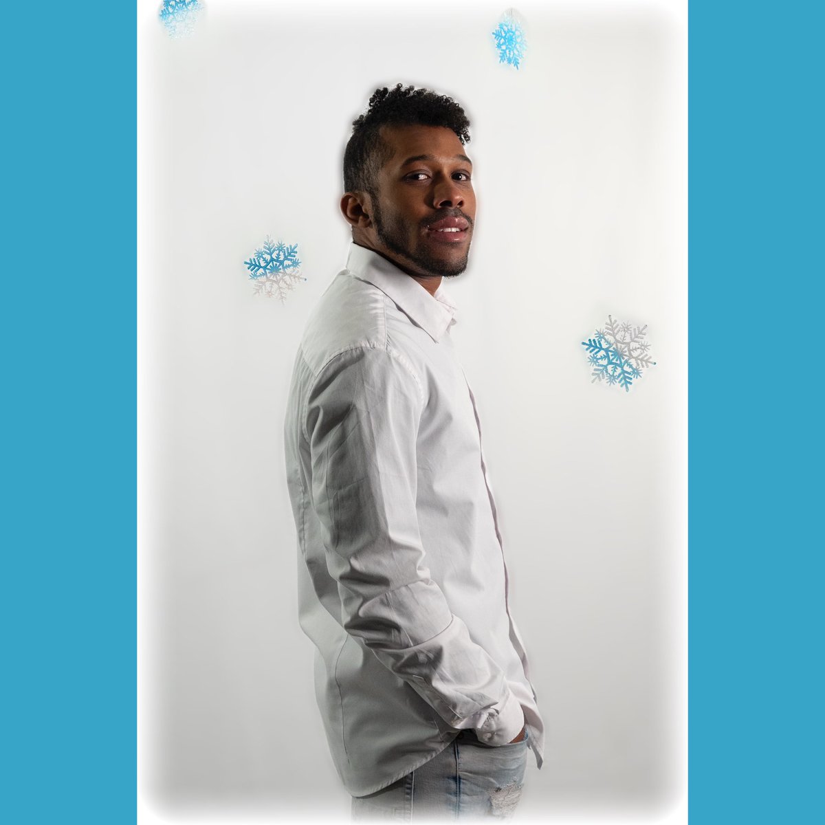 LoveForAllbnd's tweet photo. Member: Reach | Lead Guitarist
❄️
‘Snowflake’ out December 13th
❄️
#LoveForAll #Love #Band #Song #Original #New #Music #Artist #Group #Guitar #Vocals #Sing #Singing #Drums #Bass #Share #Snowflake #Promotwt #Trending https://t.co/yEjrP6eU82