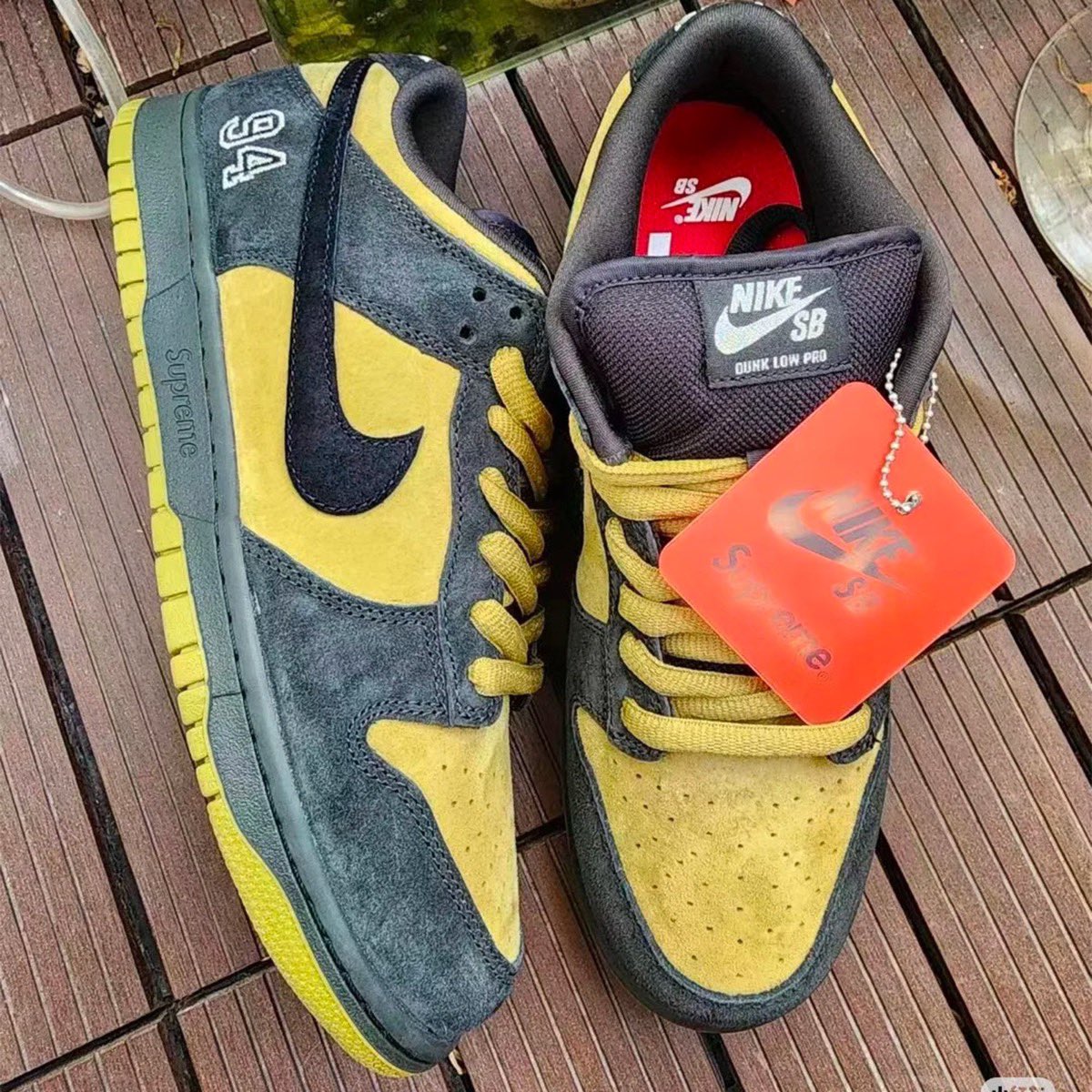 supreme x nike dunk low pro sb
