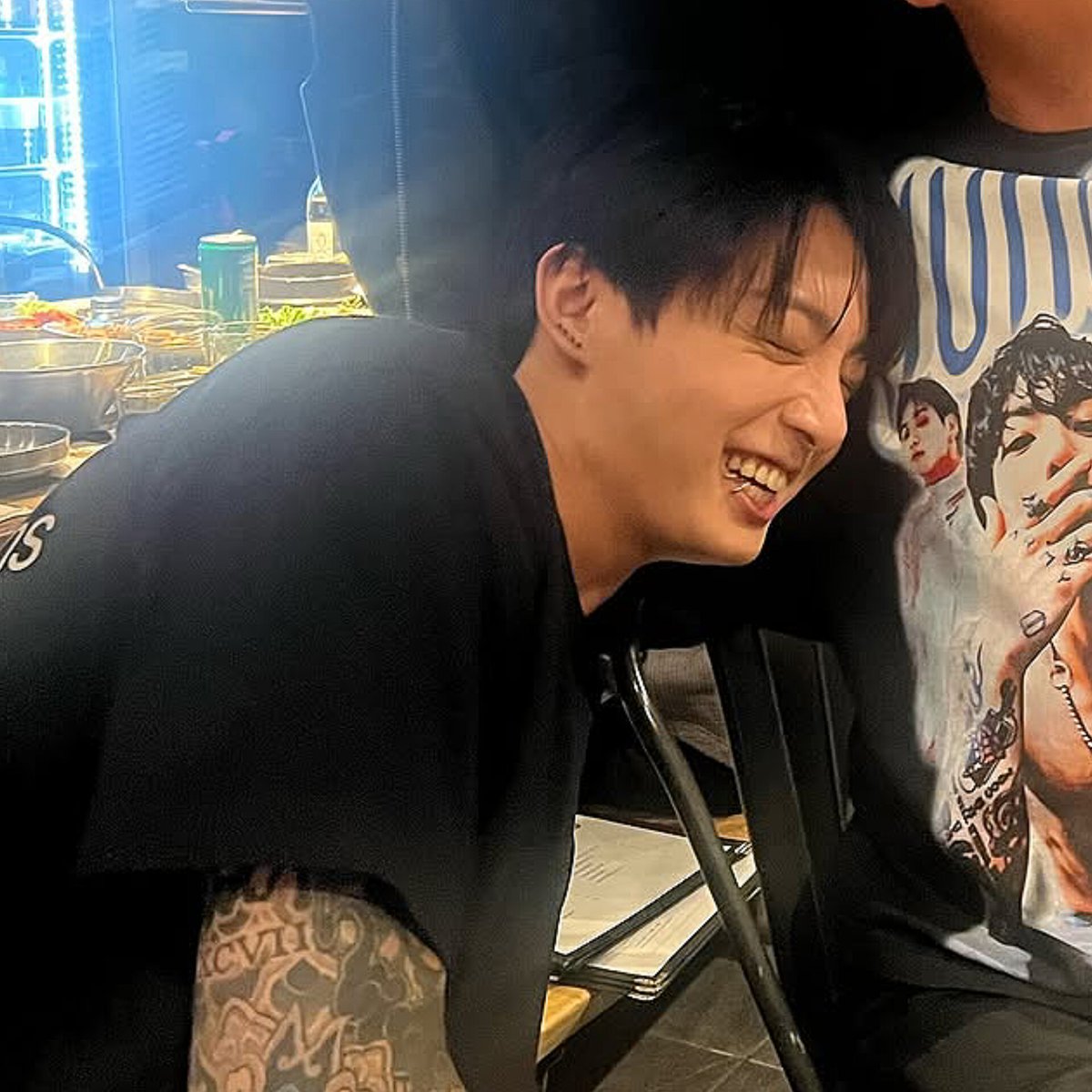 vanthvell's tweet photo. this photo made me feel 848393482 emotions at once im crying https://t.co/SO2GYky85J