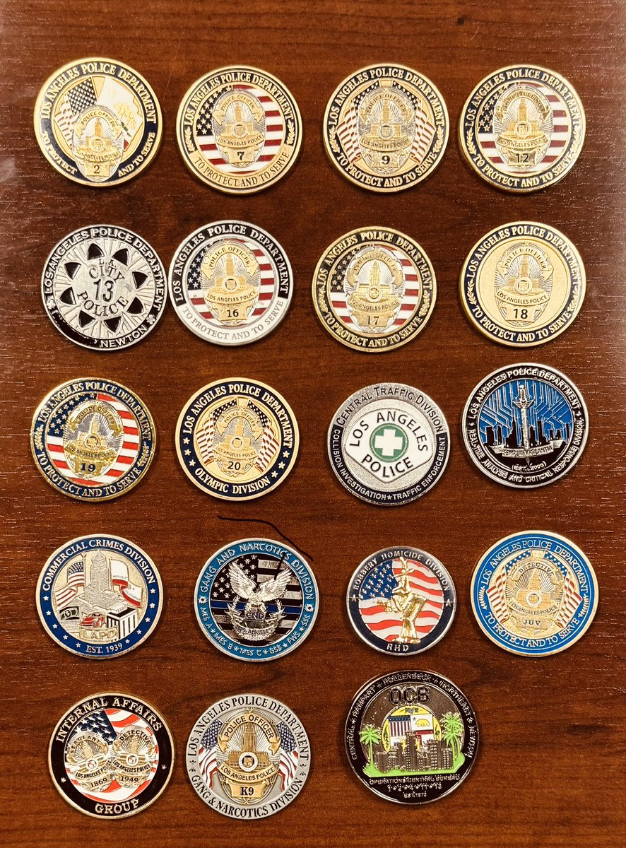 LAPDCARRANZA's tweet image. When you are reviewing your challenge coin collection to ensure all your assignments are  accounted for and you realize you are missing one!!!! 👮🚓🚔🚨👮‍♂️#LAPD #ChallengeCoins 
A challenge coin is a small coin or medallion, bearing an organization&apos;s insignia or emblem and carried…