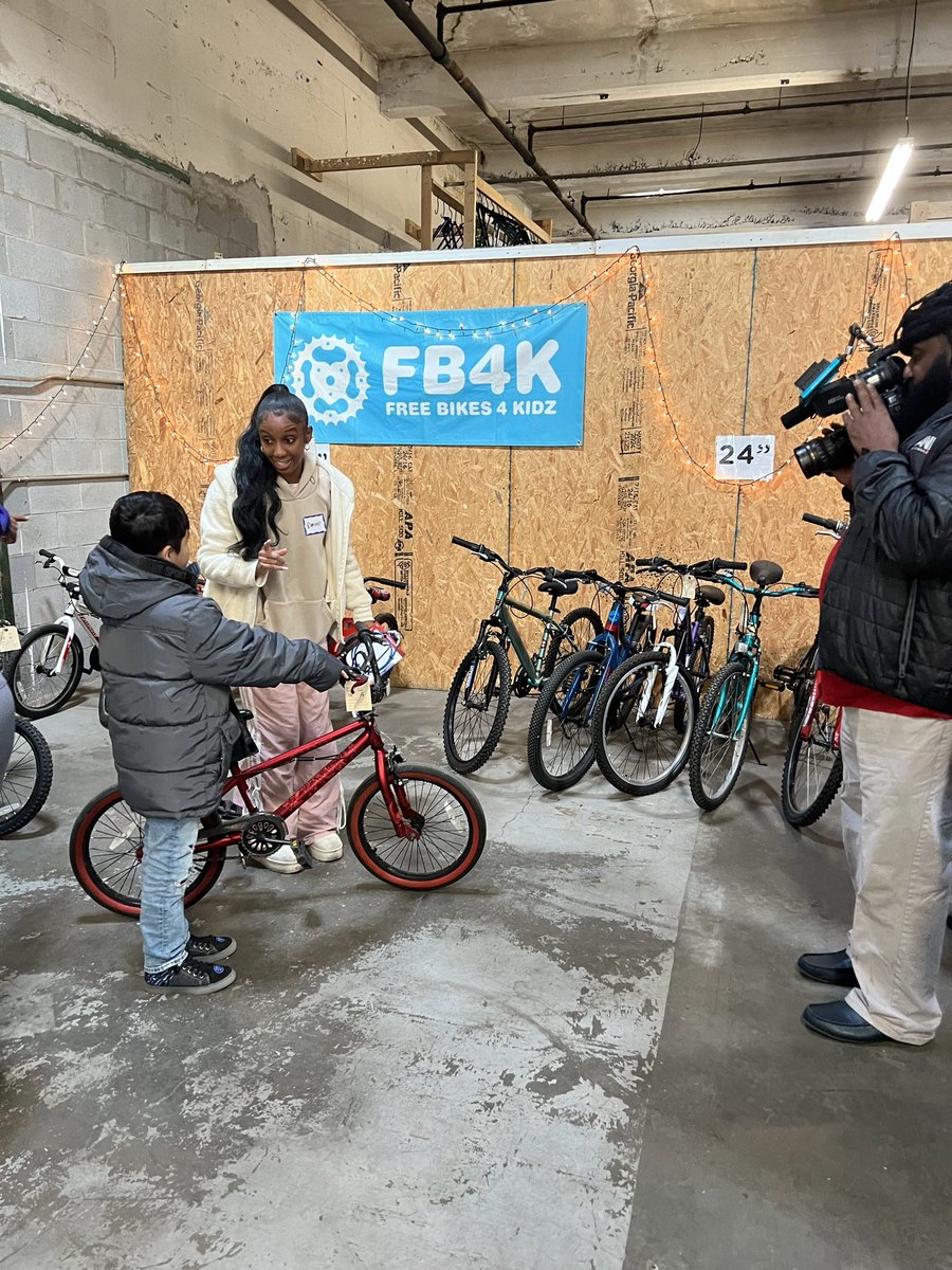 ATLDOT's tweet photo. @FB4KAtlanta partnered with the ATLDOT Safe Routes to School program to celebrate the 9th Annual Bike Giveaway. Providing over 400 bikes, helmets, and family resources to kids and families in need.

#atldot #saferoutestoschool #freebike4kids #movingatlantaforward https://t.co/30h38eNPAJ