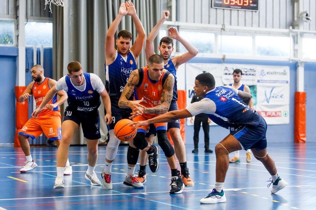 🟡 MVP #TerceraFEB: Nacho Martín (<a href="/nachomartin83/">Nacho Martín Monzón</a>), el doblete del calibre 33

▶ La 🇯9⃣ volvió a llevar el sello del pívot del Sa Real Instalaciones Arévalo

📊 48 val: 44 puntos, 4 rebotes, 2 recuperaciones y 5 faltas rec.

🖐 Jugadores destacados ⬇
feb.es/2024/12/9/balo…