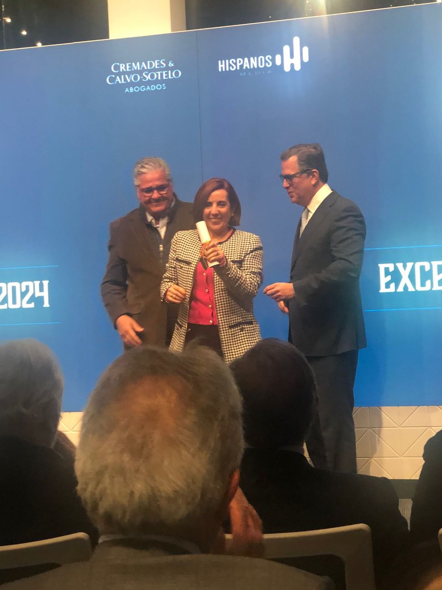 juancarcubeiro's tweet photo. Adriana Bonezzi. DG de @MdRestauracion, galardonada con el Premio EXCELENCIA HSPANA de la Confederación de Empresarios Venezolanos en España #CEVE. Absolutamente merecido. https://t.co/RjhtJQSwaG
