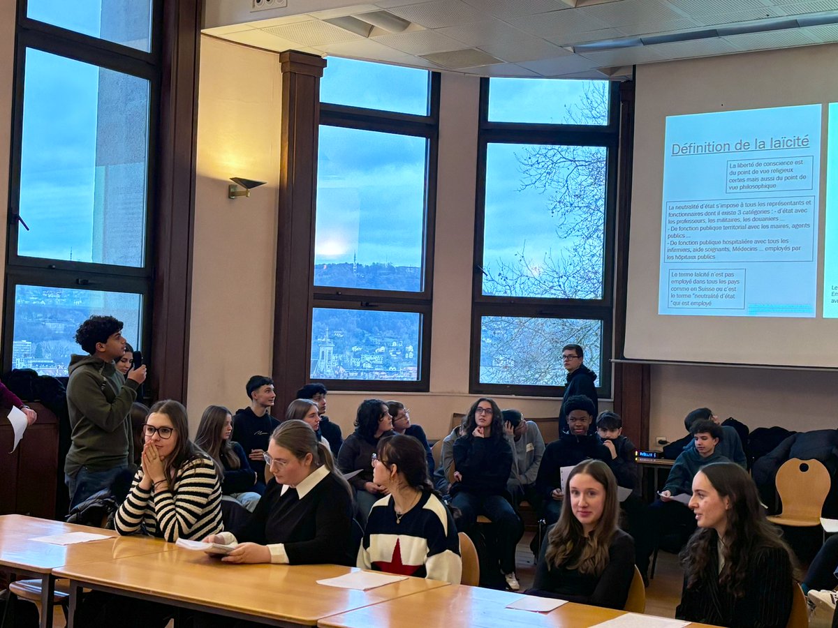 Académie de Besançon (@acbesancon) on Twitter photo Journée de la laïcité | 9 décembre 2024
La Rectrice <a href="/NathalieAlber15/">Nathalie Albert-Moretti</a> s'est rendue au lycée Jules Haag pour assister à une présentation sur la "laïcité à la française" par des élèves de seconde.
Comprendre ses apports et ses spécificités pour mieux favoriser le vivre-ensemble. Journée de la laïcité | 9 décembre 2024
La Rectrice <a href="/NathalieAlber15/">Nathalie Albert-Moretti</a> s'est rendue au lycée Jules Haag pour assister à une présentation sur la "laïcité à la française" par des élèves de seconde.
Comprendre ses apports et ses spécificités pour mieux favoriser le vivre-ensemble.
