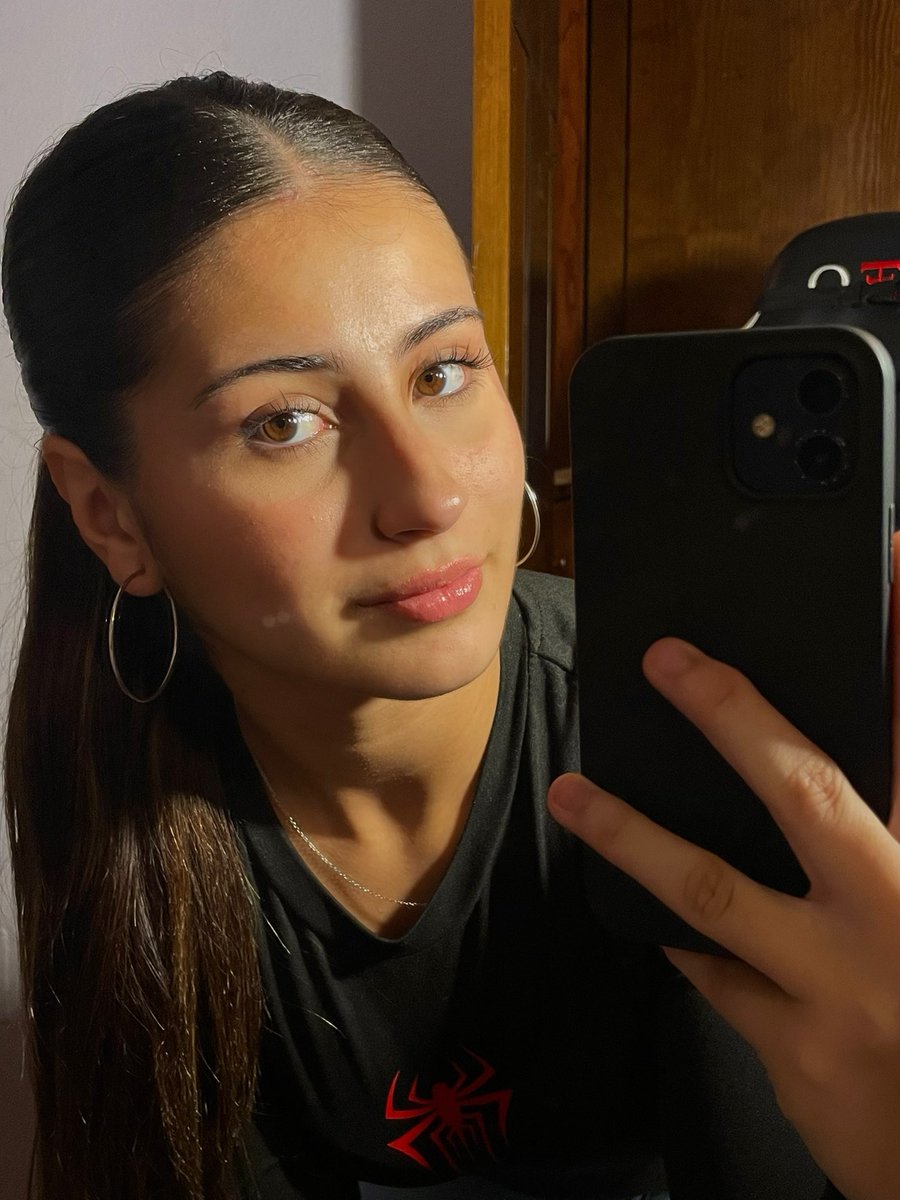 saramuleroo_'s tweet photo. Que tía mas guapa soy 🙂 https://t.co/a3tKp02fA4