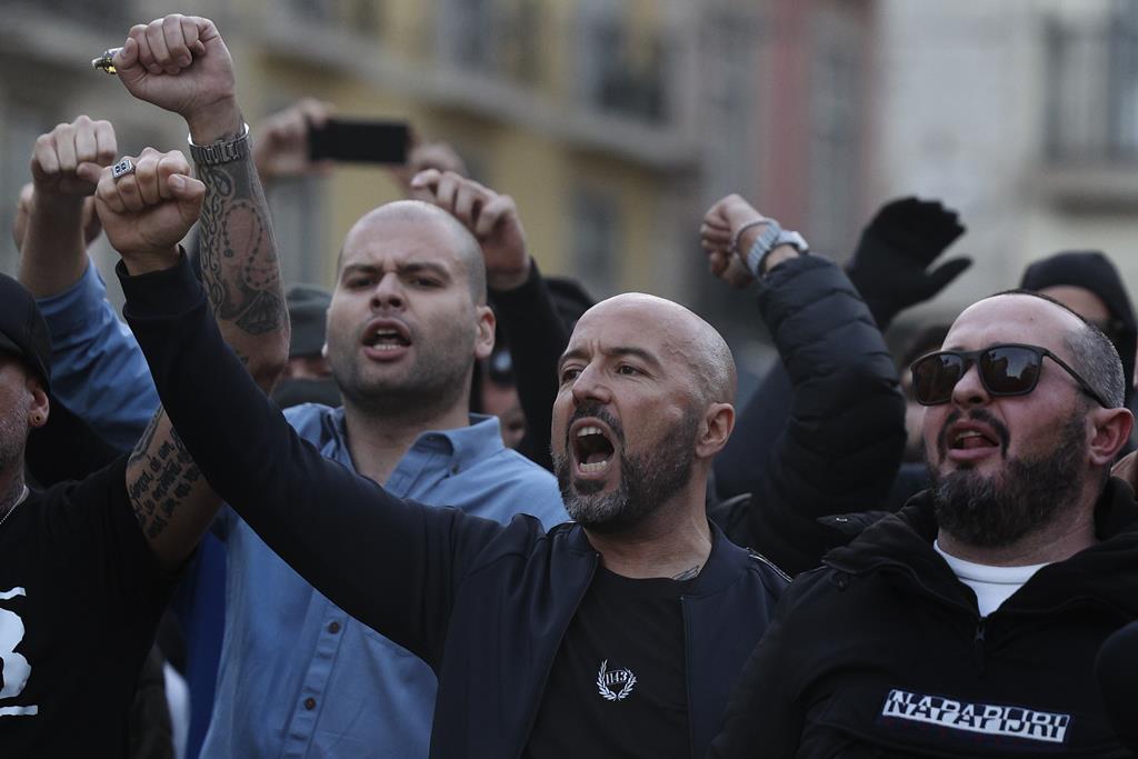 🇵🇹 | Mário Machado acaba de ser condenado a pena de prisão efetiva por uma piada escrita na rede social 𝕏.

Portugal está a tornar-se numa ditadura, a liberdade de expressão acaba de morrer.