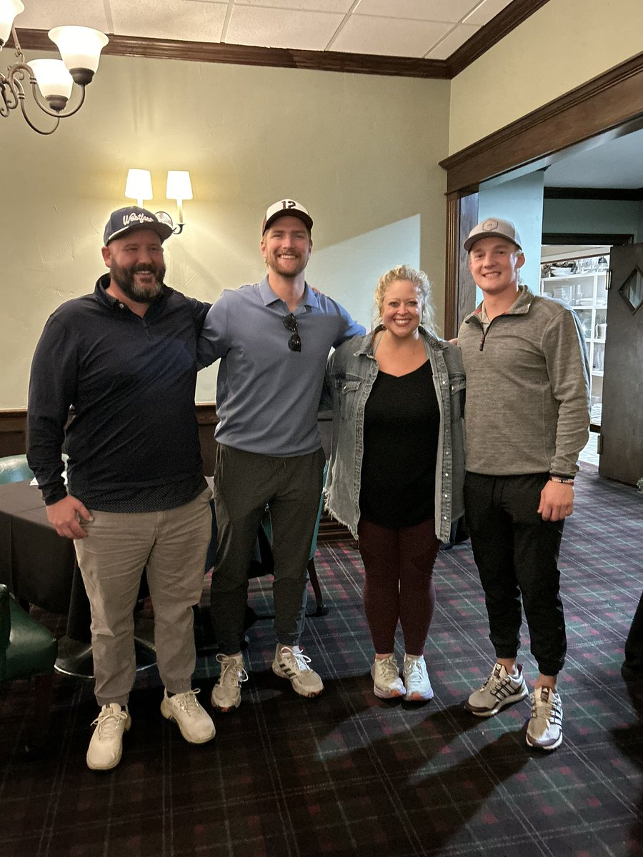 Courtney Strayer💗🎀⚾️💫 tweet media