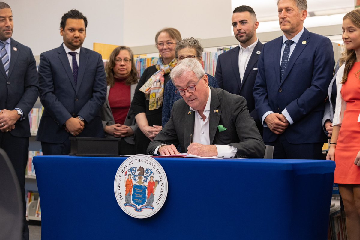 GovMurphy's tweet photo. Today I signed the Freedom to Read Act to prevent arbitrary book bans &amp; protect access to age-appropriate materials in our schools and libraries.

We have seen politicized attempts to ban and censor books — reading freely is key to helping our children become lifelong learners. https://t.co/d0YcQEaDGF