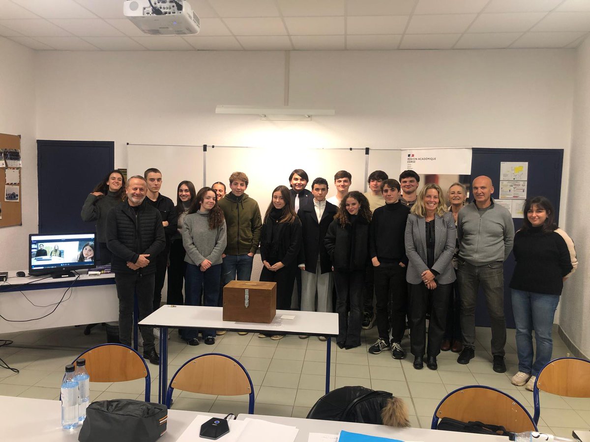 Stu luni matina, u rettore hà apertu a prima reunione di travagliu di l'eletti di u #CAVL cunsigliu accademicu di a vita liceana. Un rendez-vous qui a permis d'échanger sur divers sujets puis de désigner les représentant au niveau national (CNVL) et à l'assemblea di a ghjuventù.