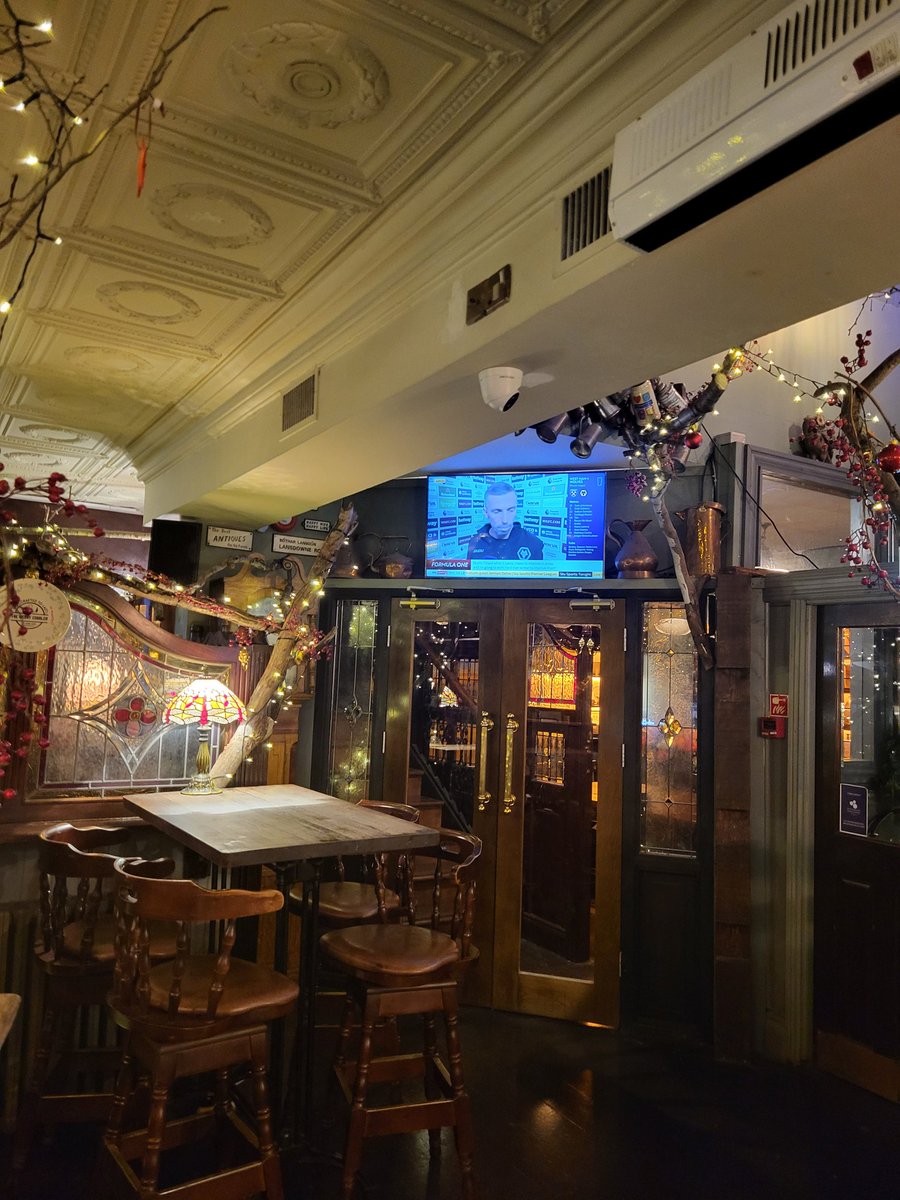Feeling festive while waiting to watch 90 mins of probably underwhelming football from WHU. It's the hope that kills you ⚒️🤞🍻 <a href="/merrycobblerD4/">Themerrycobbler</a> <a href="/WestHam/">West Ham United</a>
