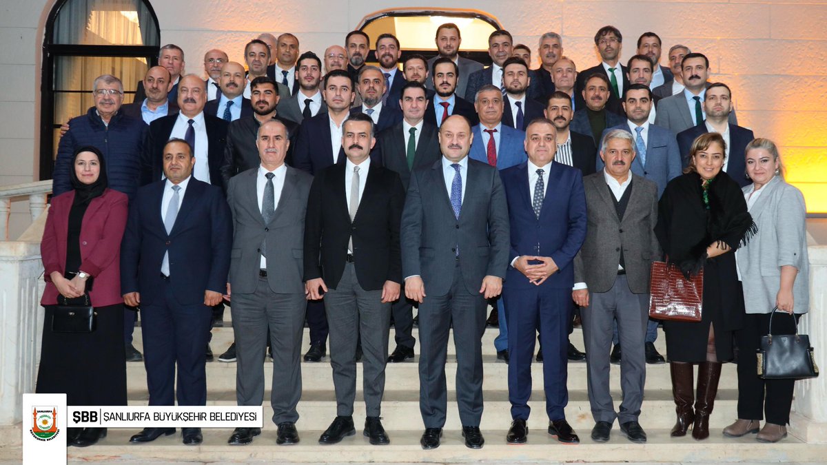 Şanlıurfa Büyükşehir Belediye Başkanımız Sayın Mehmet Kasım Gülpınar, sağlık nedeniyle Genel Sekreterlik görevinden affını isteyen Sayın Mithat Can Kutluca için bir veda programı düzenledi.

Başkan Gülpınar, Kutluca'ya bugüne kadar verdiği emeklerden dolayı teşekkür ederek bir