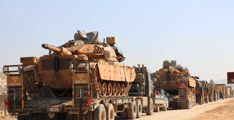 askeriheyet's tweet photo. #TSK'ya ait, Hava Savunma Sistemleri, Obüsler, Tank ve Zırhlı araçları taşıyan devasa bir konvoyun Suriye'ye girdiği belirtiliyor. https://t.co/Ysyhl3rY2u