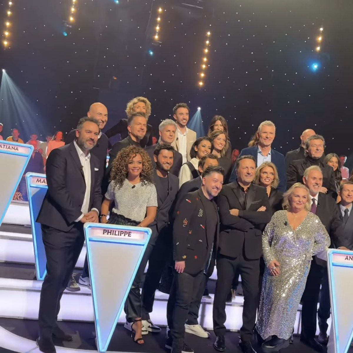 Julien (@julienhut1) on Twitter photo Tournage ces dernières heures de l’émission « Le Grand Concours » spécial 50 ans de #TF1. Avec notamment <a href="/phrisoli/">Philippe Risoli</a>, mais aussi <a href="/Bruce_Toussaint/">Bruce Toussaint</a>, <a href="/Tof_Beaugrand/">Christophe Beaugrand-Gerin</a>, <a href="/Anaisgrangerac/">Anais GRANGERAC</a>, <a href="/JL_Reichmann/">Jean-Luc Reichmann</a>, <a href="/DamidotValerie/">Valérie Damidot 🍓</a>, <a href="/DenisBrogniart/">Denis Brogniart</a>, <a href="/jpgagick/">Jean-Pierre Gagick</a>, <a href="/Karimacharni/">Karima Charni</a>… Diff bientôt. Tournage ces dernières heures de l’émission « Le Grand Concours » spécial 50 ans de #TF1. Avec notamment <a href="/phrisoli/">Philippe Risoli</a>, mais aussi <a href="/Bruce_Toussaint/">Bruce Toussaint</a>, <a href="/Tof_Beaugrand/">Christophe Beaugrand-Gerin</a>, <a href="/Anaisgrangerac/">Anais GRANGERAC</a>, <a href="/JL_Reichmann/">Jean-Luc Reichmann</a>, <a href="/DamidotValerie/">Valérie Damidot 🍓</a>, <a href="/DenisBrogniart/">Denis Brogniart</a>, <a href="/jpgagick/">Jean-Pierre Gagick</a>, <a href="/Karimacharni/">Karima Charni</a>… Diff bientôt.