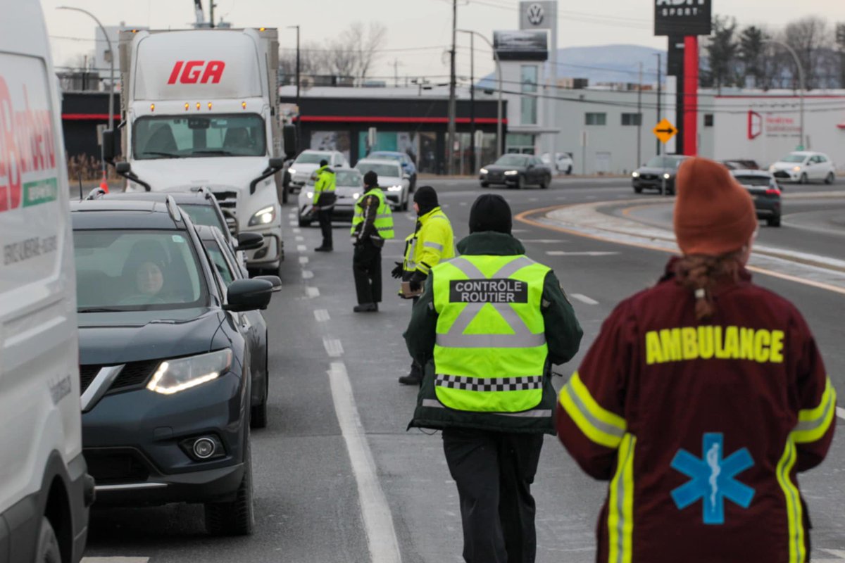 La semaine dernière, nous avons participé à une campagne de sensibilisation au corridor de sécurité à Saint-Hyacinthe avec plusieurs partenaires! 

saaq.gouv.qc.ca/securite-routi…

Photos : Adam Bolestridge - Photographe et Ministère des Transports du Québec