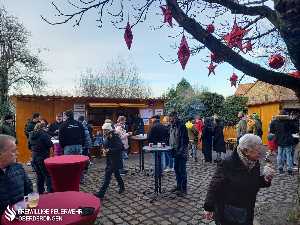 FFOberderdingen's tweet photo. Der 37. Oberderdinger Weihnachtsmarkt fand wie immer am 2. Adventswochenende im wunderschönen, weihnachtlich geschmückten und beleuchteten, historischen Amthof statt. Mit ihrem Verkaufsstand beteiligte sich auch die Jugendfeuerwehr Oberderdingen.
Mehr: https://t.co/GUPEzIv2OG https://t.co/Gsp44wtqmk