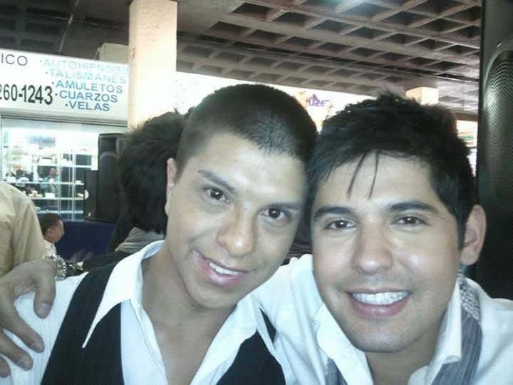 RVelazli's tweet photo. Un recuerdo con @AdrianVarelaMX justo cuando termino la academia, y la última vez te vi saliendo de la Arena Ciudad de México… https://t.co/qDM3FFMh2Z