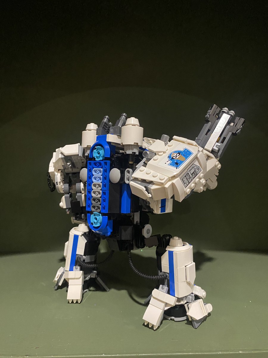 Brothers. I have built a dreadnought. From my son’s legos.

#warhammer40000 #lego