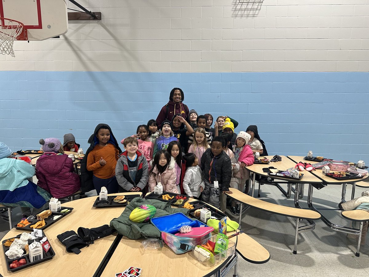 dpollard47's tweet photo. Good afternoon, Mike came over to the school mid morning and did another outstanding job!  The students love having him visit their classroom! Thanks for putting smiles on the students faces at Nokomis! ⁦@MNFBDEV⁩ @mik3gerald https://t.co/0biw4sSXp2