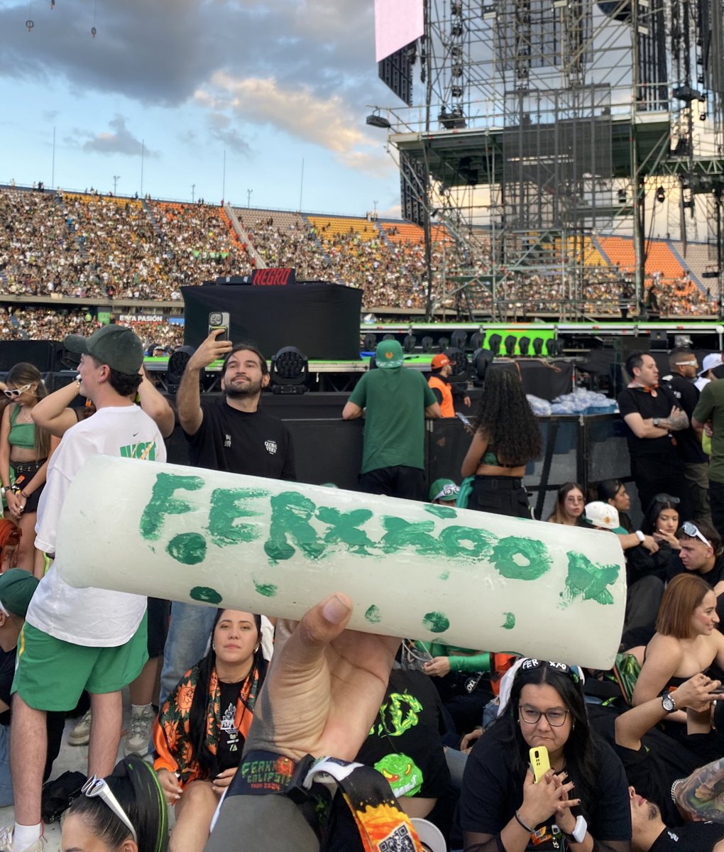 saritalvarez__'s tweet photo. Y bueno, cumplí la misión. Ferxxo prendió velitas conmigo 😌💚 @ferxxo4 https://t.co/dF94LvIS7I