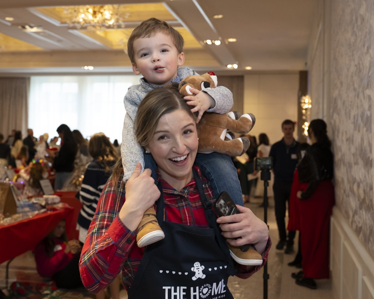 thehomeorg's tweet photo. Thank you to everyone who joined us for our 16th annual Gingerbread House Decorating Contest yesterday! More than 200 participants competed and raised over $100,000 for youth and families of The Home! https://t.co/CMsTdYdbwt