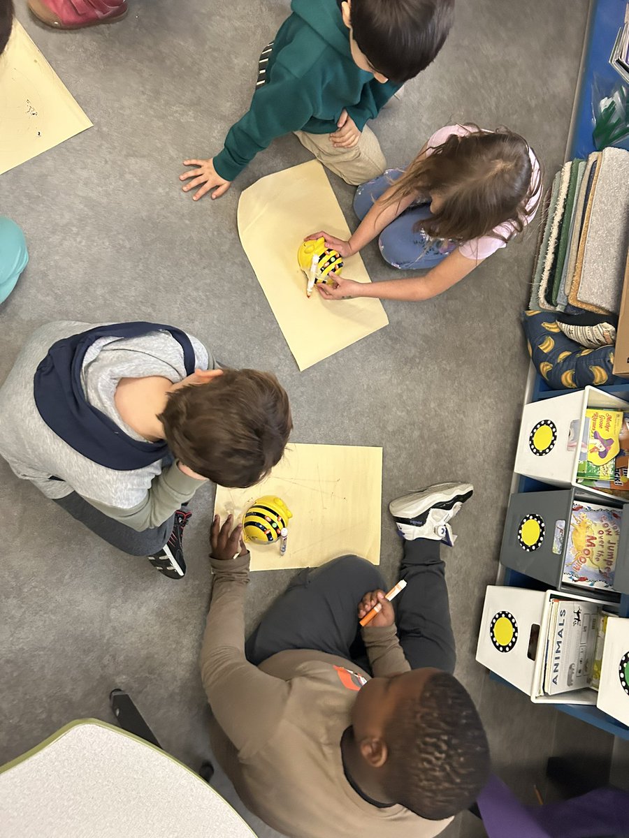 MissLEmmanuel's tweet image. Beebot art! We used our beebots to code different art pieces!🐝🎨
•
@OttCatholicSB @SMYocsb @ocsbArts #ocsbMath #ocsbCodes #ocsbArts